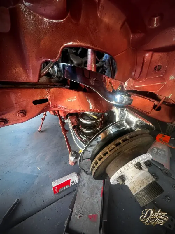 Suspension and brake components under the orange body
