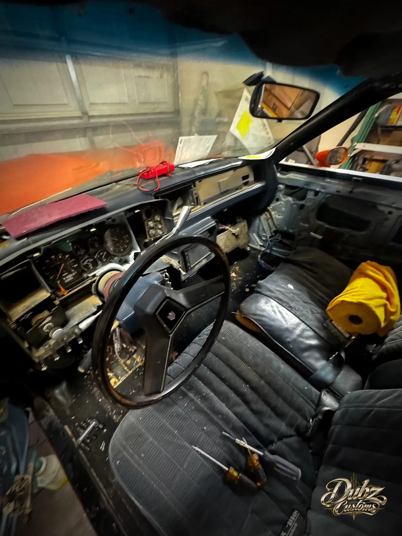Worn G-body interior with tired seats before the rebuild